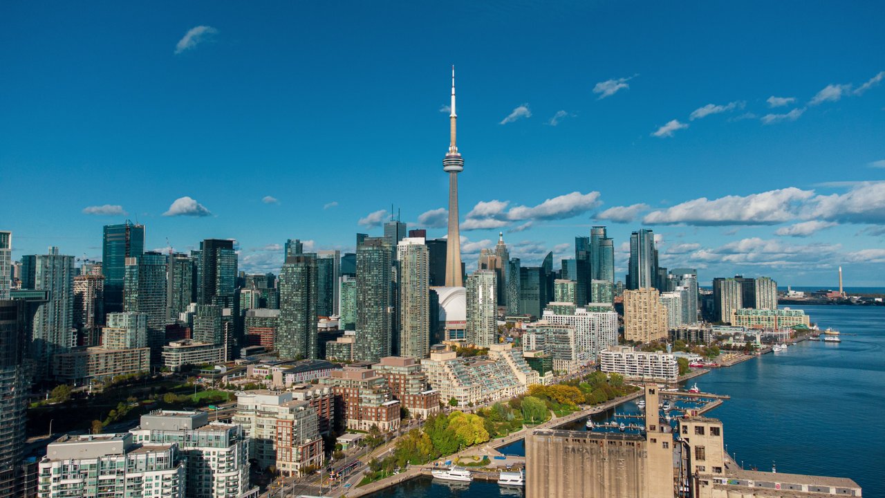 Heading to a Toronto Blue Jays game - CN Tower / Tour CN